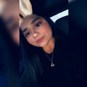 Meet your Posher, Mia